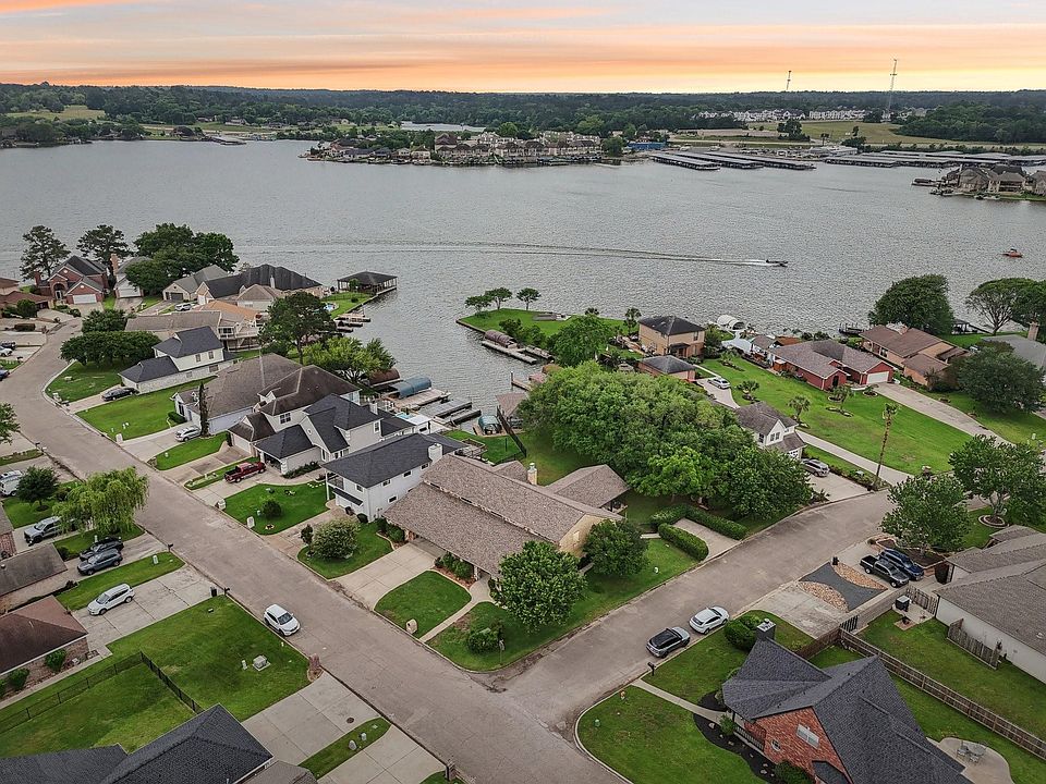 1st image of 9243 Deepwater Dr
