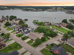 9243 Deepwater Dr, Montgomery, TX 77356