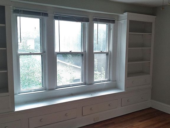 4th image of 10104 Burton Ave