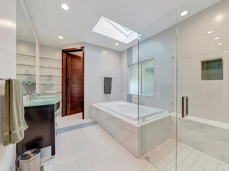 5817 Ranchito Ave — Photo 66
