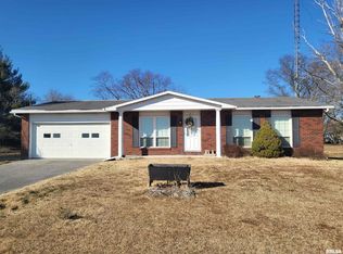 610 E Tamaroa Rd, Ina, IL 62846