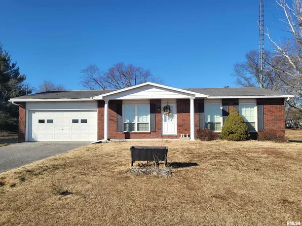 610 E Tamaroa Rd, Ina, IL 62846