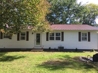 1571 Redwood Ave, Charles City, IA 50616