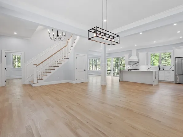 786 Main St, Hudson, MA 01749
