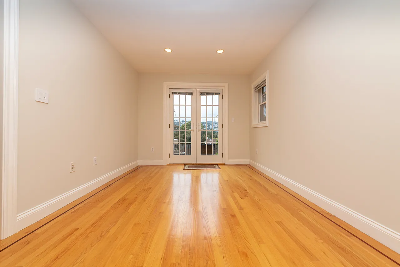 70 Gladys St — Photo 3
