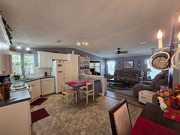 3rd image of 3299 Windjammer Dr