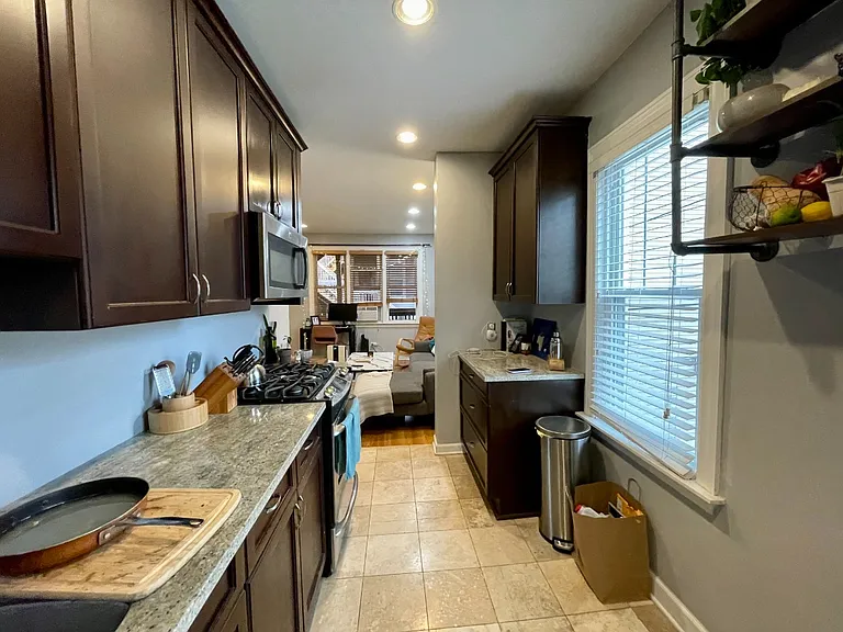 2552 N Southport Ave #1R — Photo 10