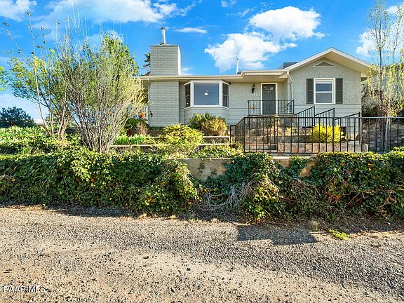 3rd image of 803 E Carleton St