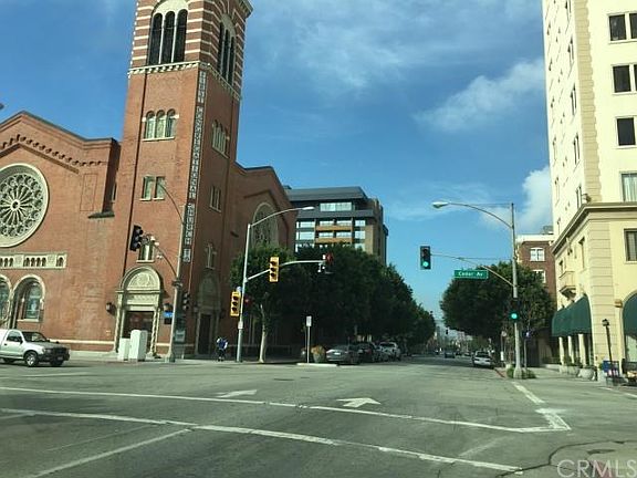 Building to right behind white building