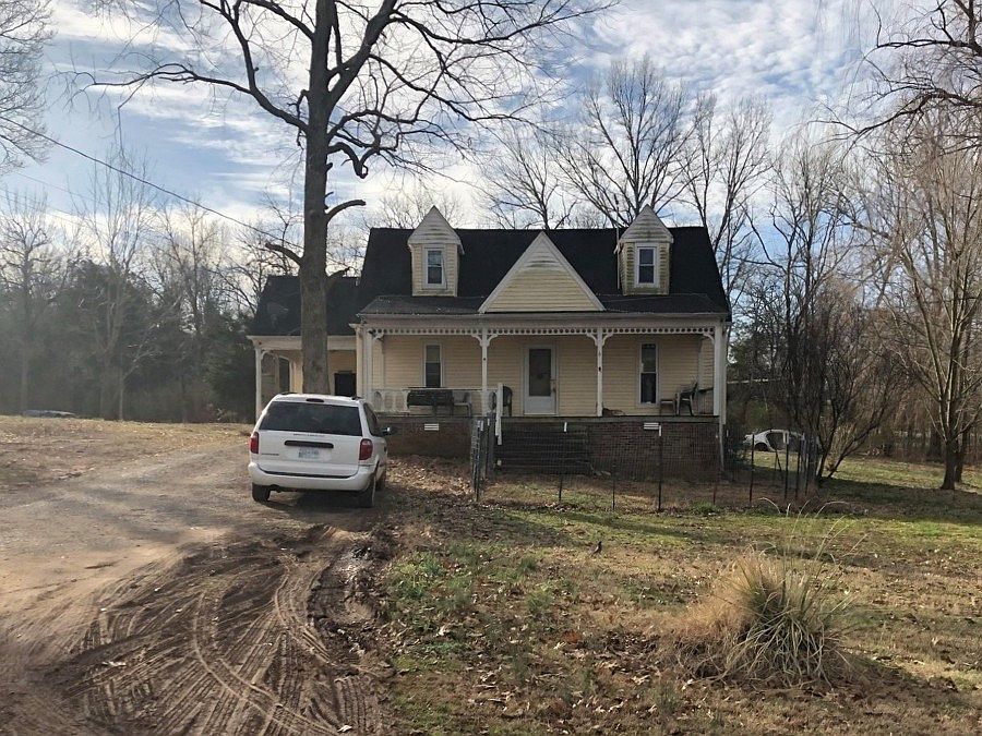 1st image of 100 Wildwood Dr