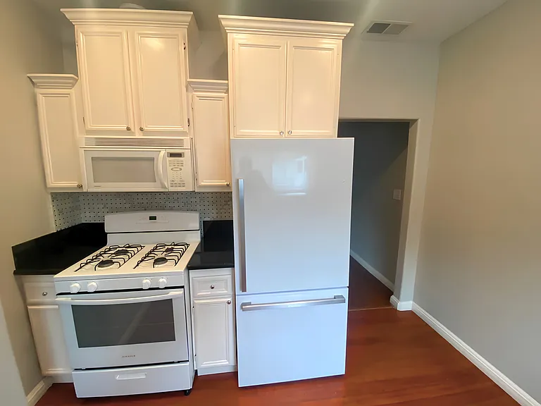4557 Edgeware Rd — Photo 11