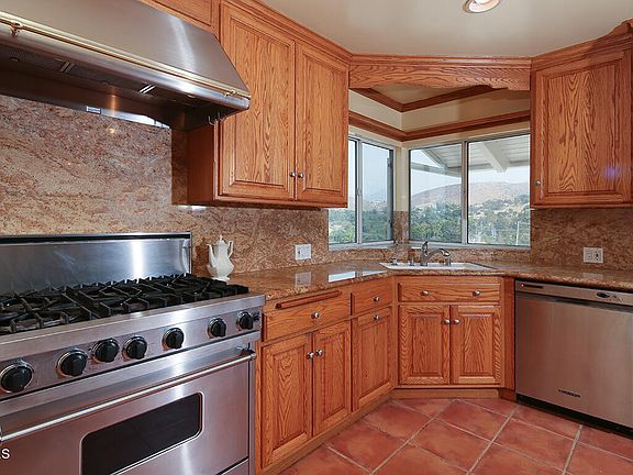 4th image of 9764 Sunland Blvd