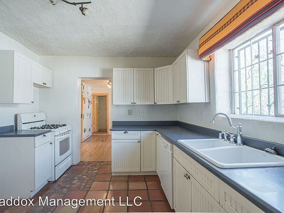 5th image of 902 Edith Blvd NE