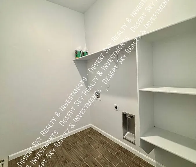 2427 Elena Way — Photo 25