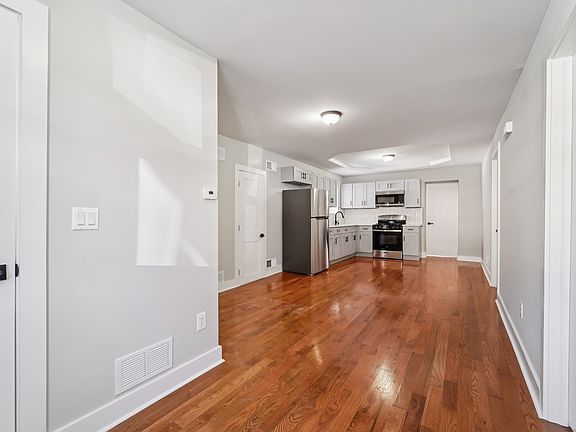 4th image of 216 Corabelle Ave #1
