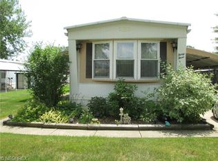 33 Parkway Dr #33, Olmsted Falls, OH 44138