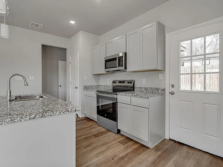 1649 E Terrell Ave — Photo 11