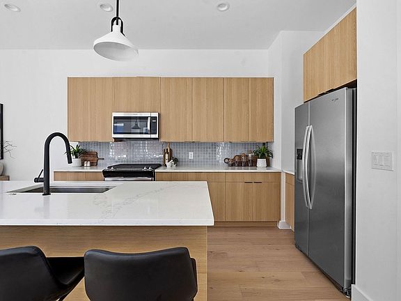 3rd image of 5706 Nancy Dr #2