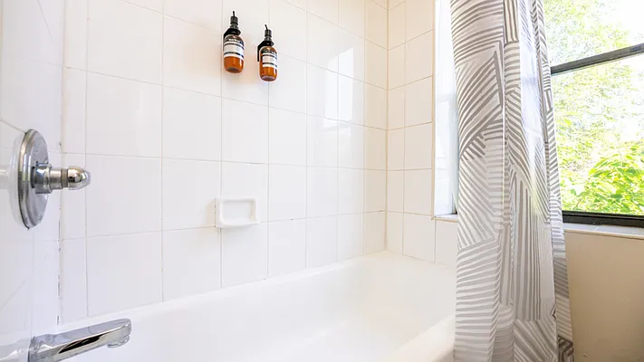 Rented by Nooklyn NYC LLC | media 31