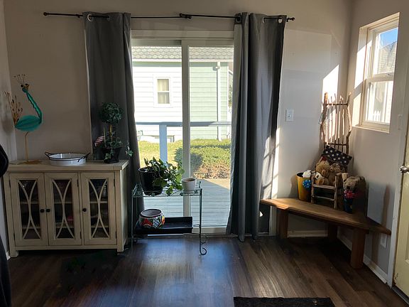 5th image of 202 University Ave #1