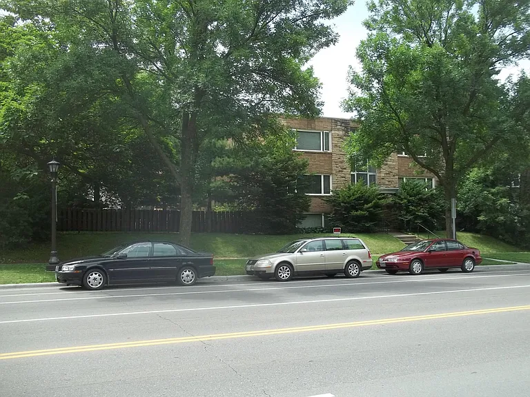2210 Marshall Ave — Photo 6