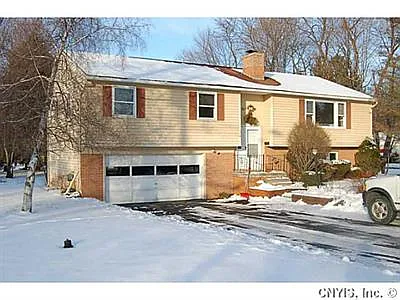 105 W Franklin St photo 1