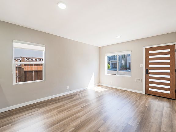 3rd image of 827 Manhattan Ave #827