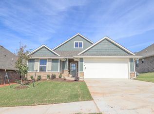 8201 Mountain Oak Dr, Edmond, OK 73034