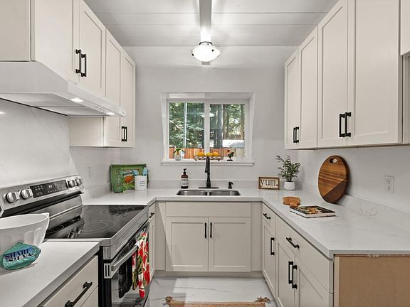 2nd image of 1666 Creek Dr