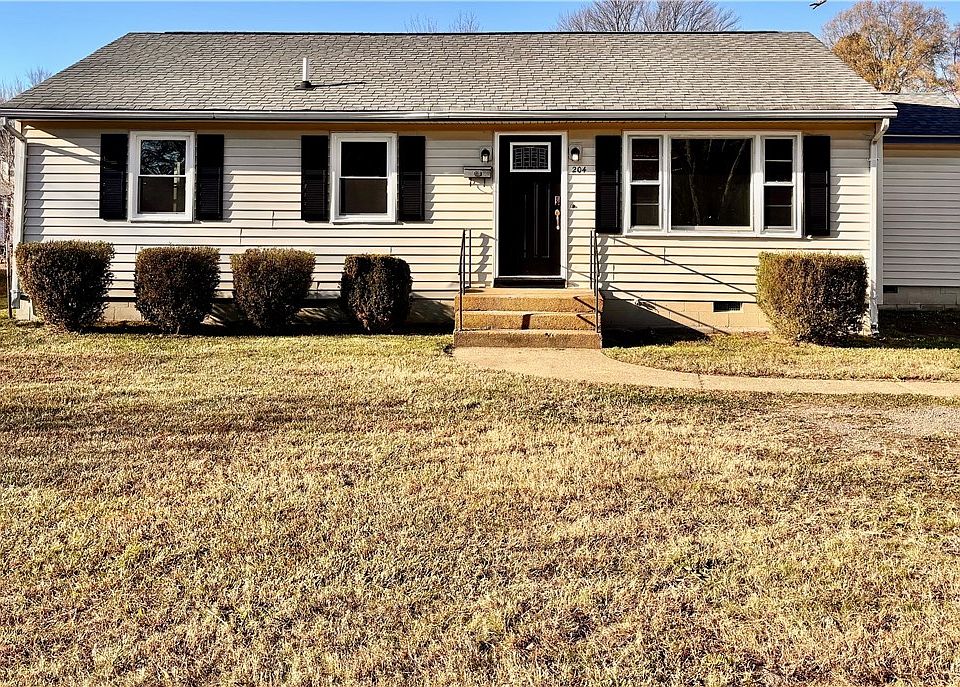 1st image of 204 N New Ave