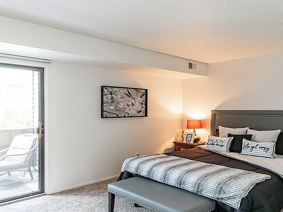 5th image of 307 Holly Hills Dr #1