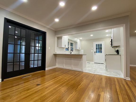 4th image of 550 Acorn Ct