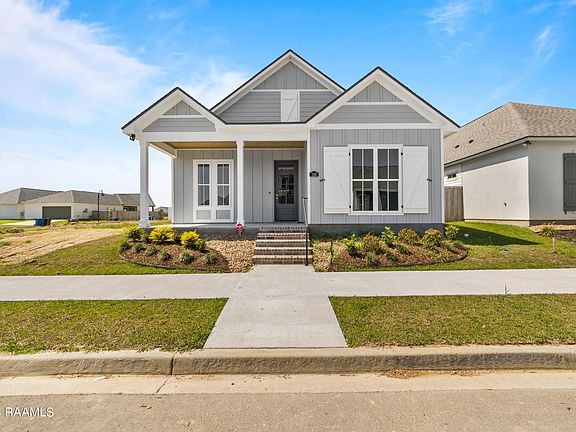 3rd image of 126 Oak Village Dr