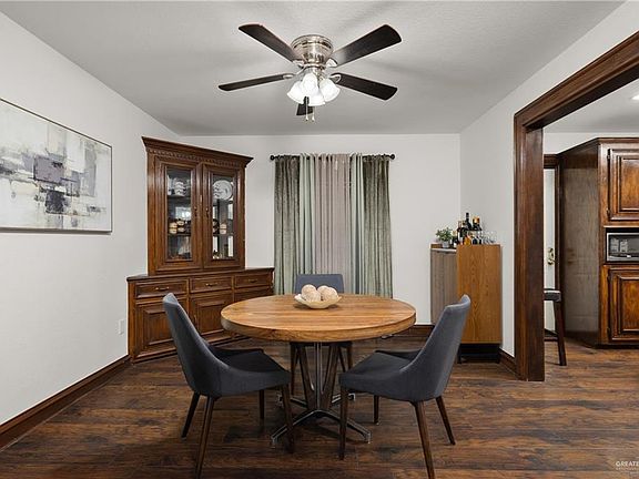 3rd image of 110 S Penitas Ave