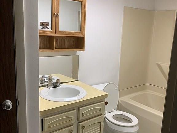 4th image of 8 Kingswood Dr #1
