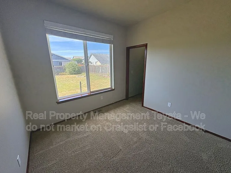 4884 Dory Ct — Photo 12