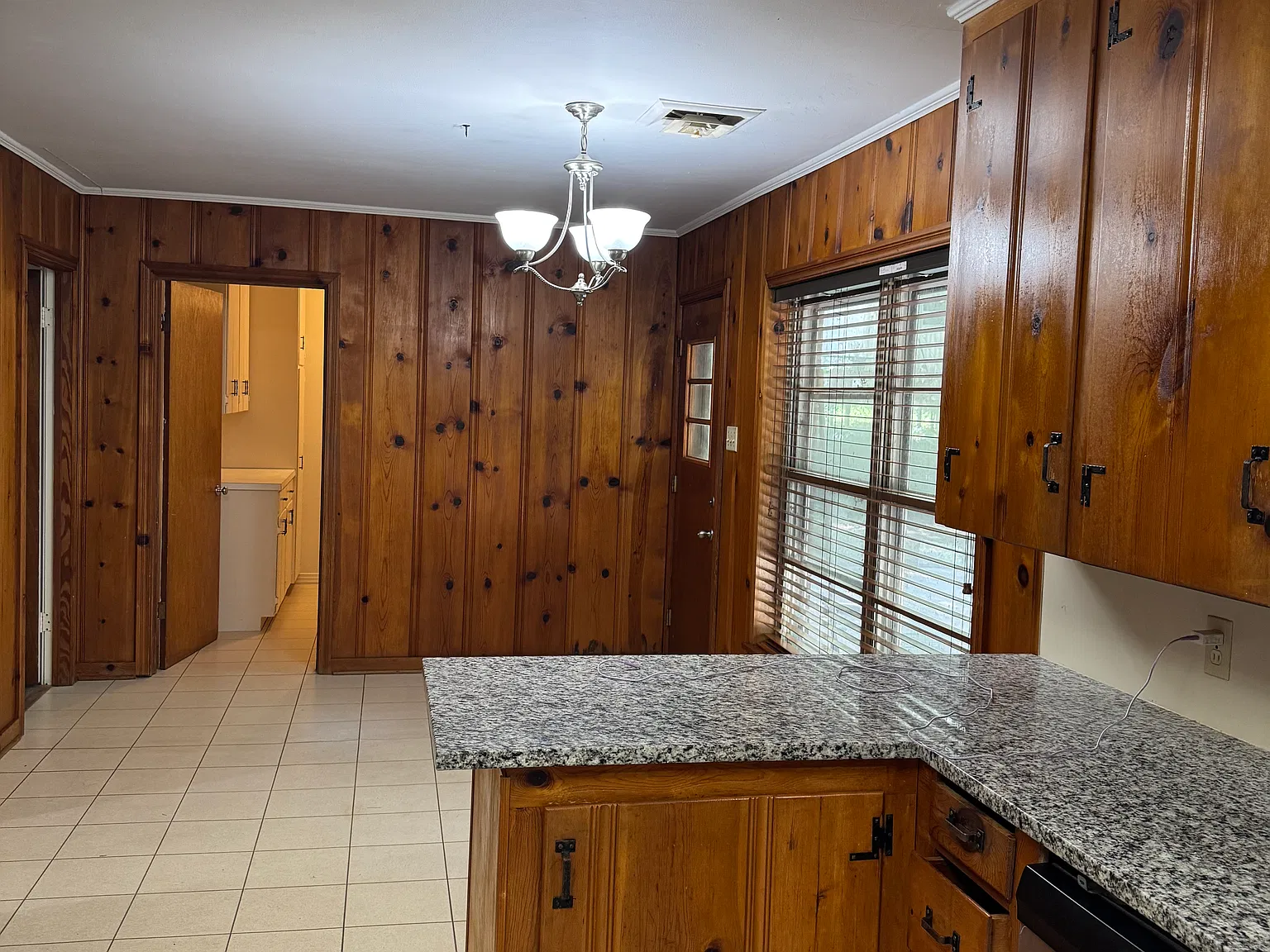 4 bed, 2.5 bath, 1875 sqft, $1,700 — Photo 2