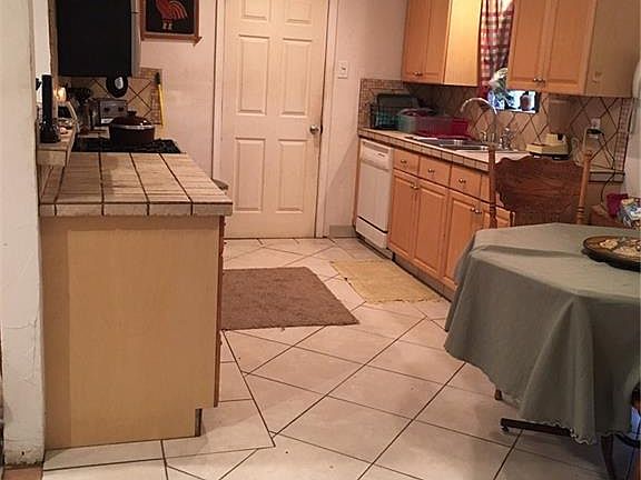 3rd image of 1653 Poplar Dr