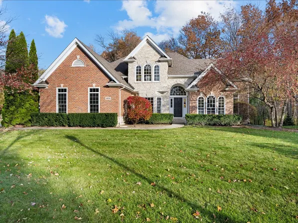 3608 Greenwood Ln, Saint Charles, IL 60175