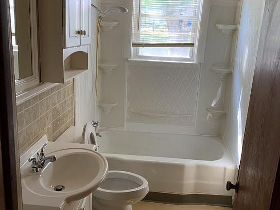 2nd image of 34 Ashlawn Dr