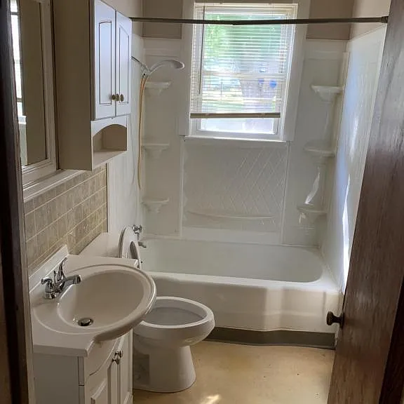34 Ashlawn Dr — Photo 1