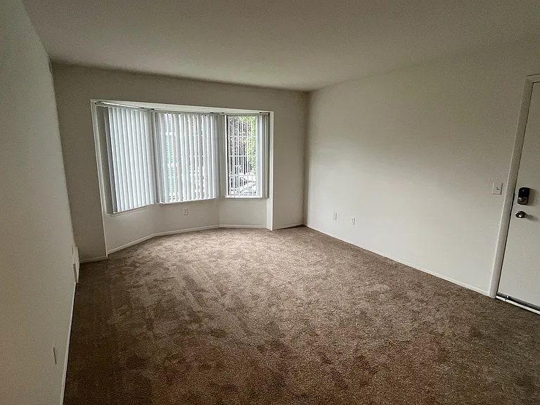Charter Oaks Apartments — Photo 51