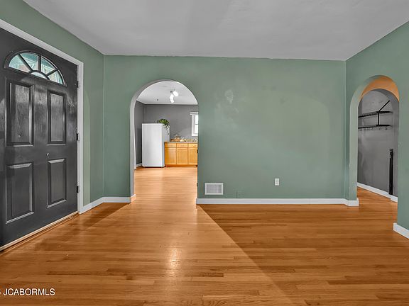 5th image of 1527 Hayselton Dr