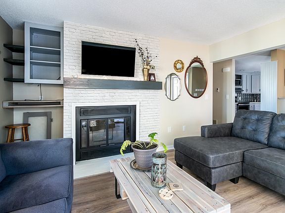 2nd image of 20 Dogwood Drive