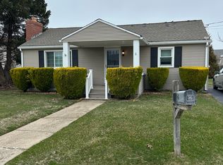 6 Redwood Dr, Narragansett, RI 02882
