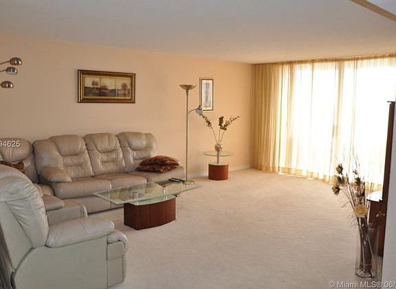 2nd image of 18021 Biscayne Blvd APT 1004