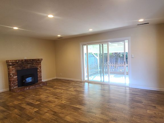 3rd image of 316 Twin Oaks Way