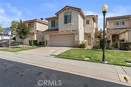 572 E Stephanie Dr — Photo 1