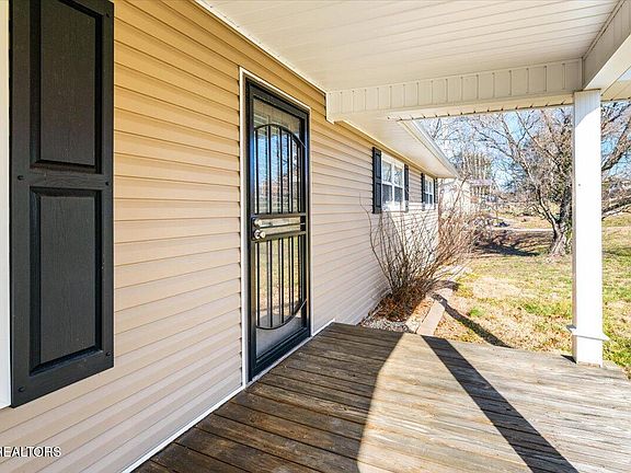 5th image of 844 Mount Paran Rd