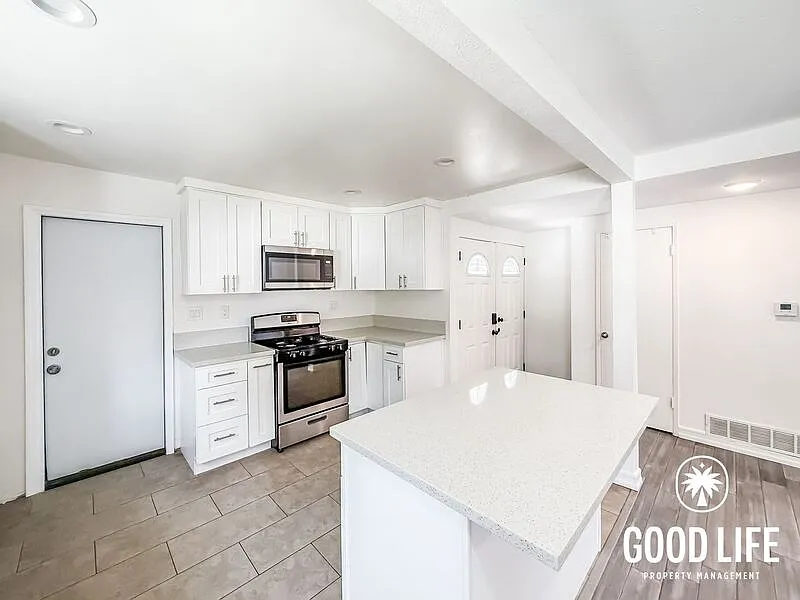 3 bed, 2.0 bath, 1175 sqft, $4,300 — Photo 4